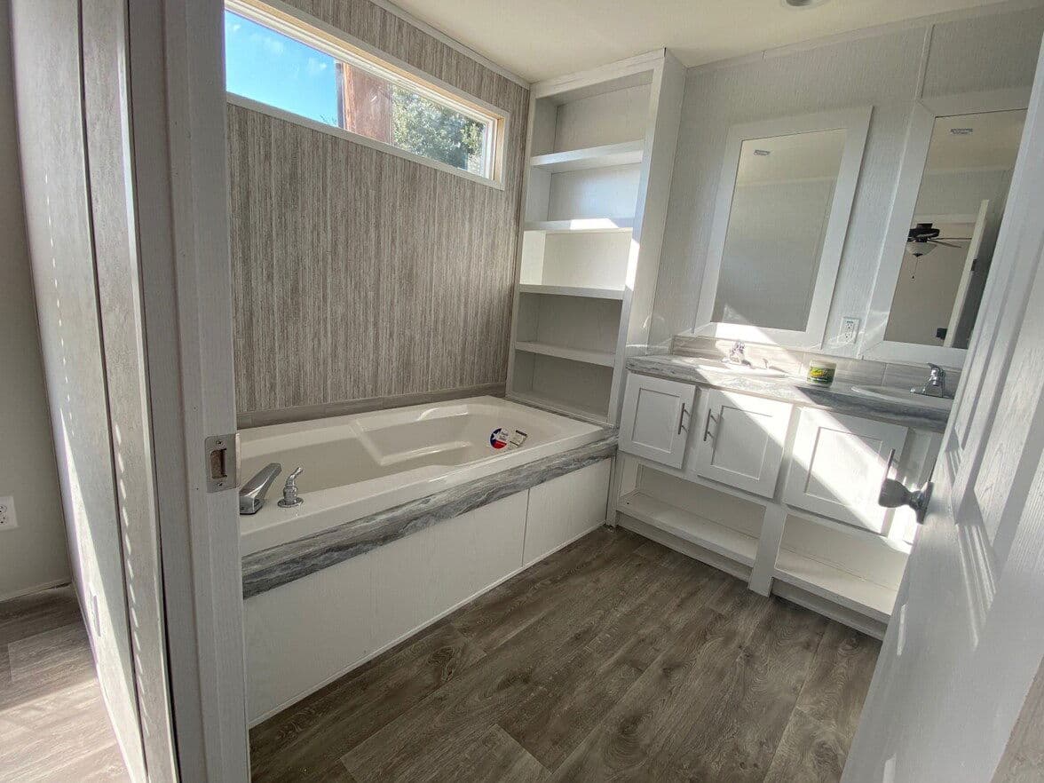 Pinnacle 18763p bathroom home features