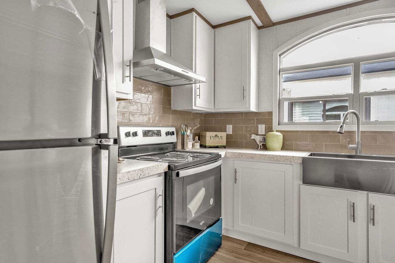 Pinnacle 28483p kitchen home features