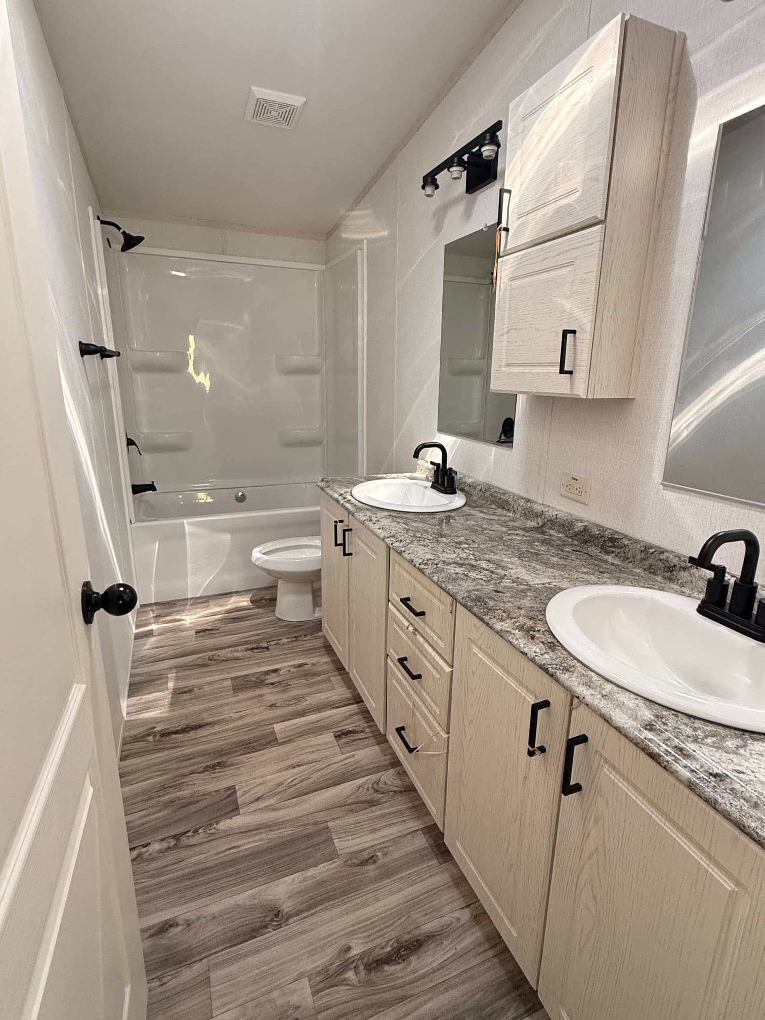 Legacy doublewide 32x56 (builder financed homes)  home features