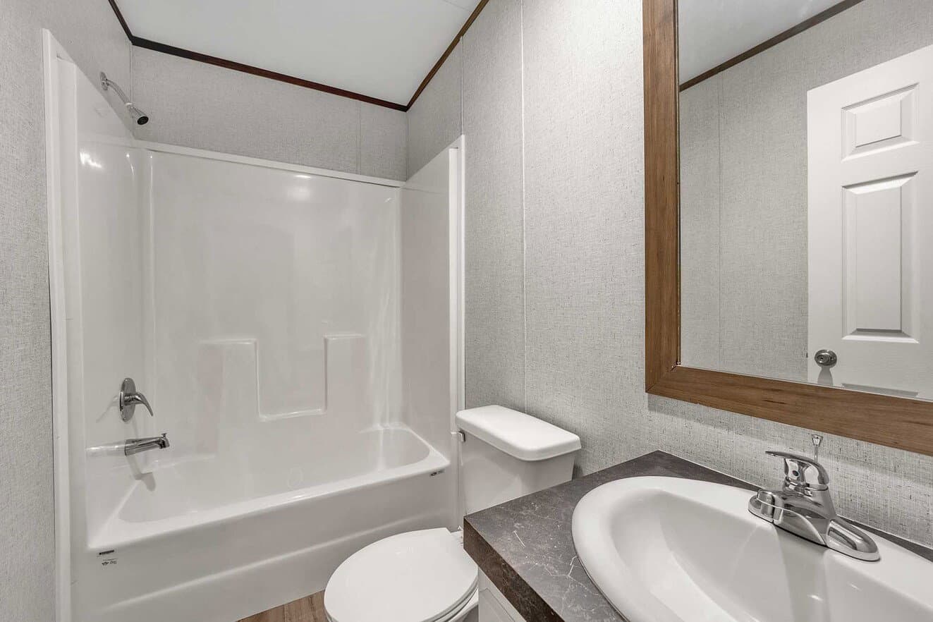 Pinnacle 28483p bathroom home features