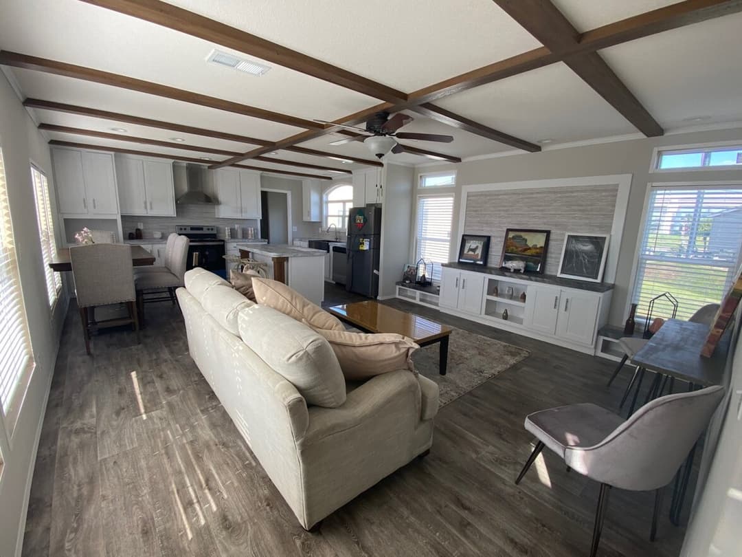 Pinnacle 18763p interior home features