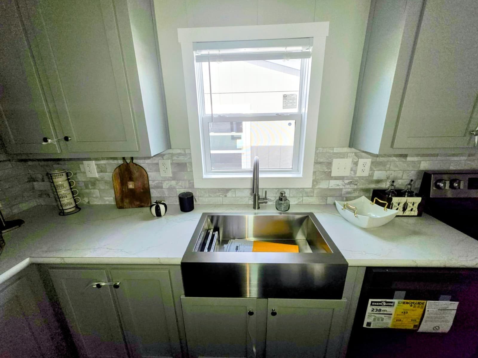 Scorpio 9469 kitchen home features