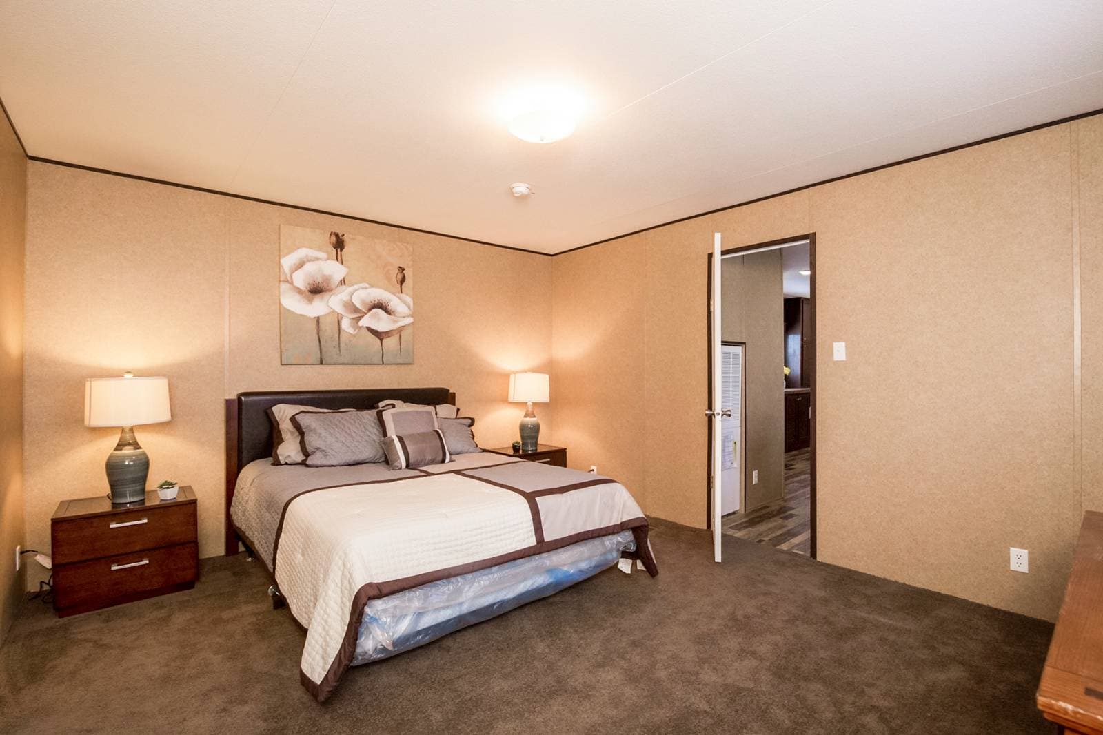 Cs1676d bedroom home features