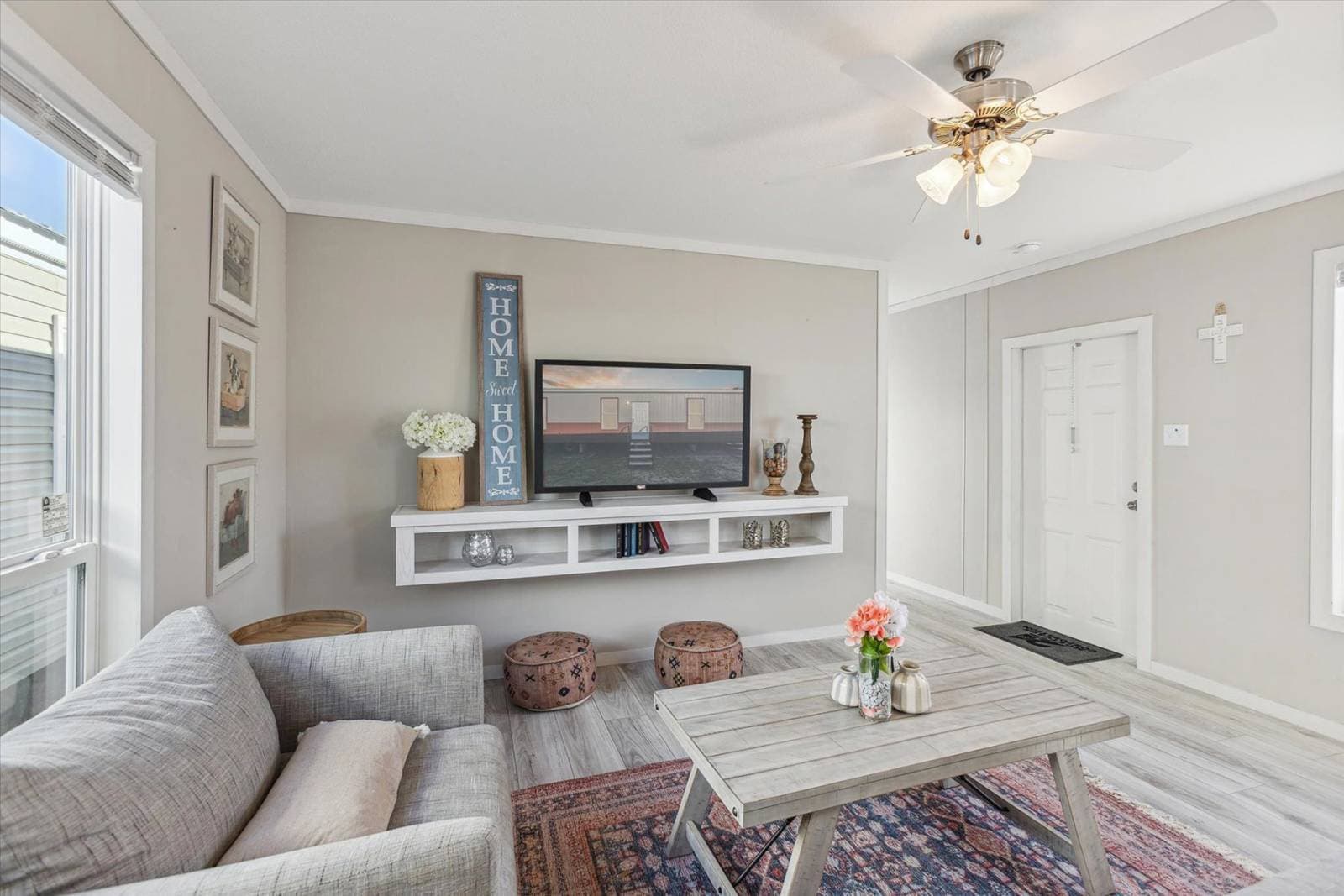 Rm1676c interior home features