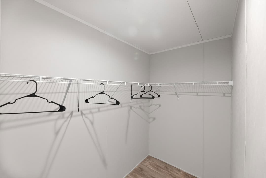 Pinnacle 28603p interior home features