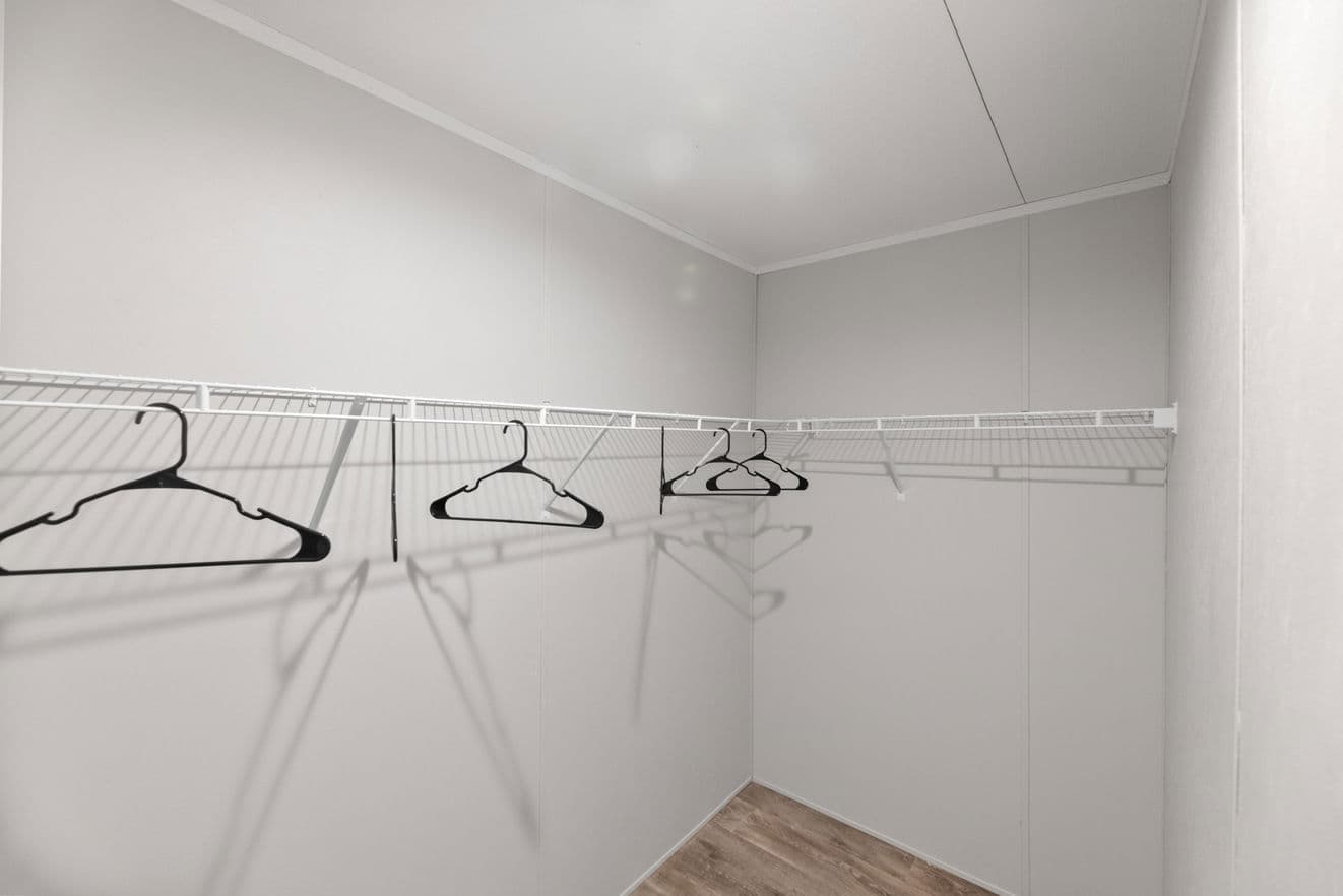 Pinnacle 28603p interior home features