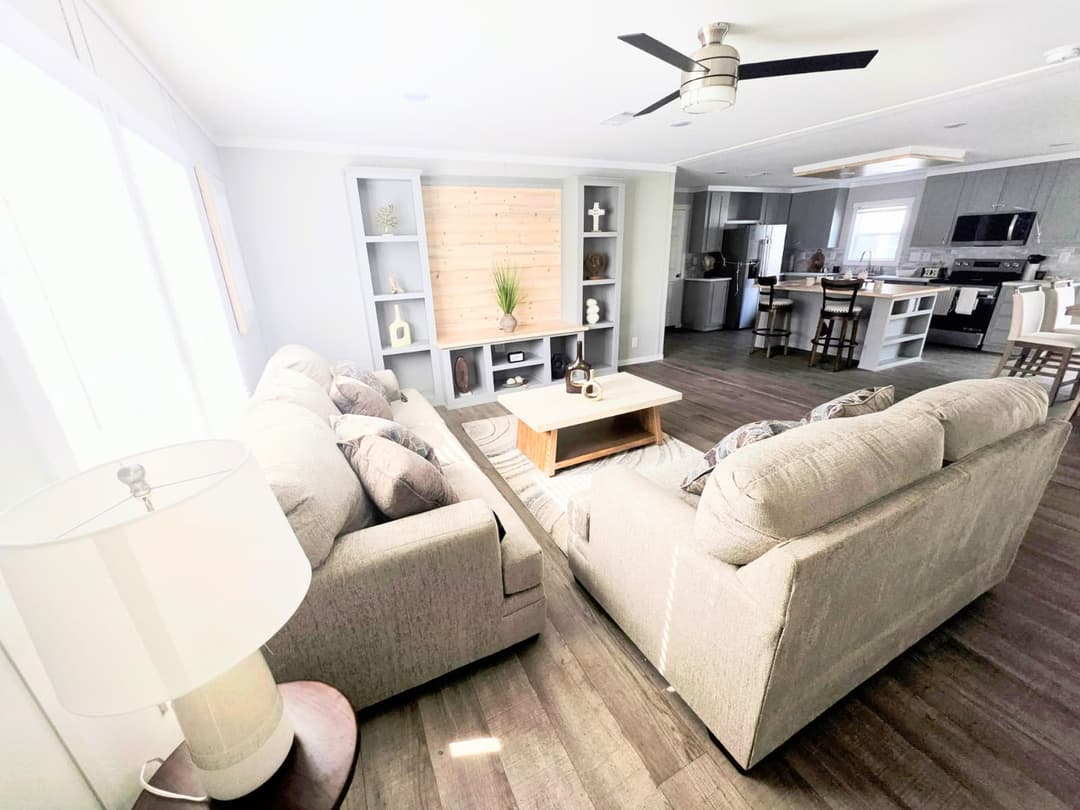 Scorpio 9469 interior home features