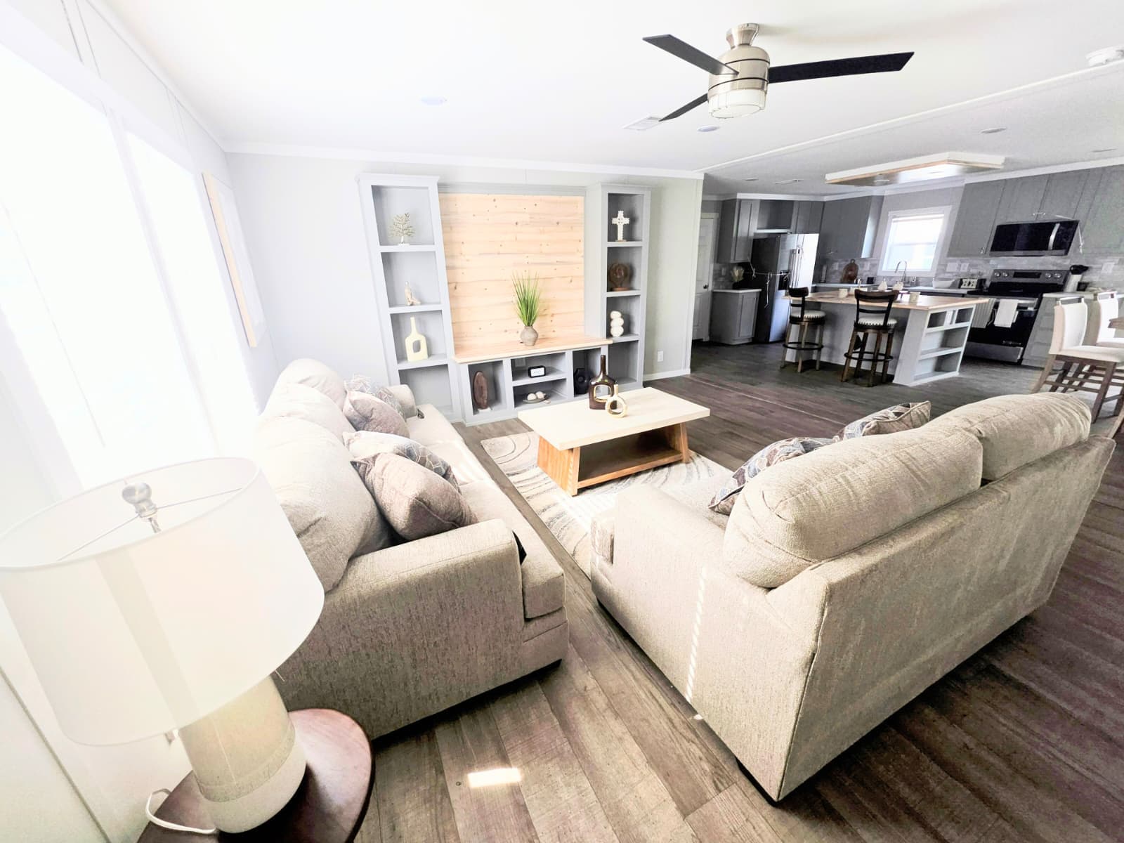 Scorpio 9469 interior home features