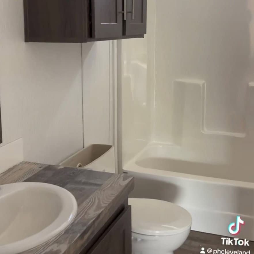 Pinnacle 28563f bathroom home features