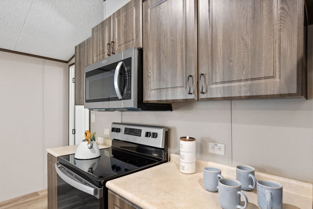 Classic c-1672-32c kitchen home features