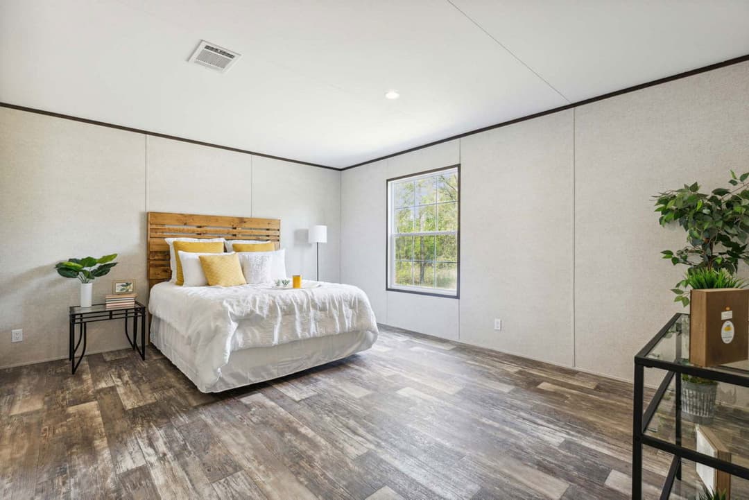 Prime 2856h32p01 bedroom home features