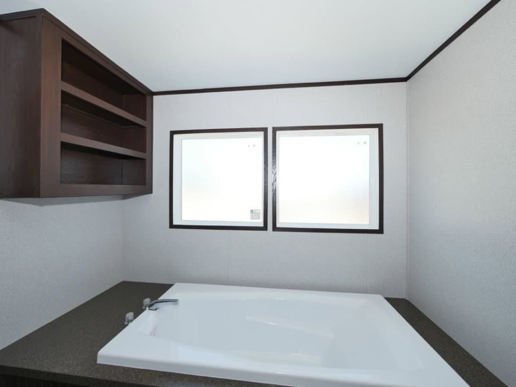 Beebe 2810 bathroom home features