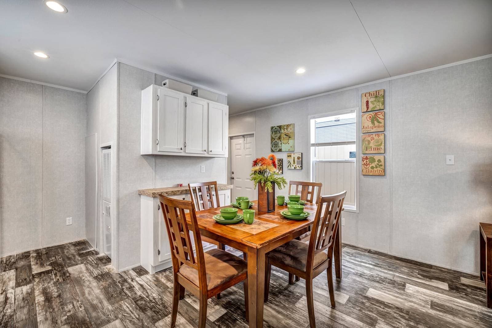 Redman 1656a interior home features