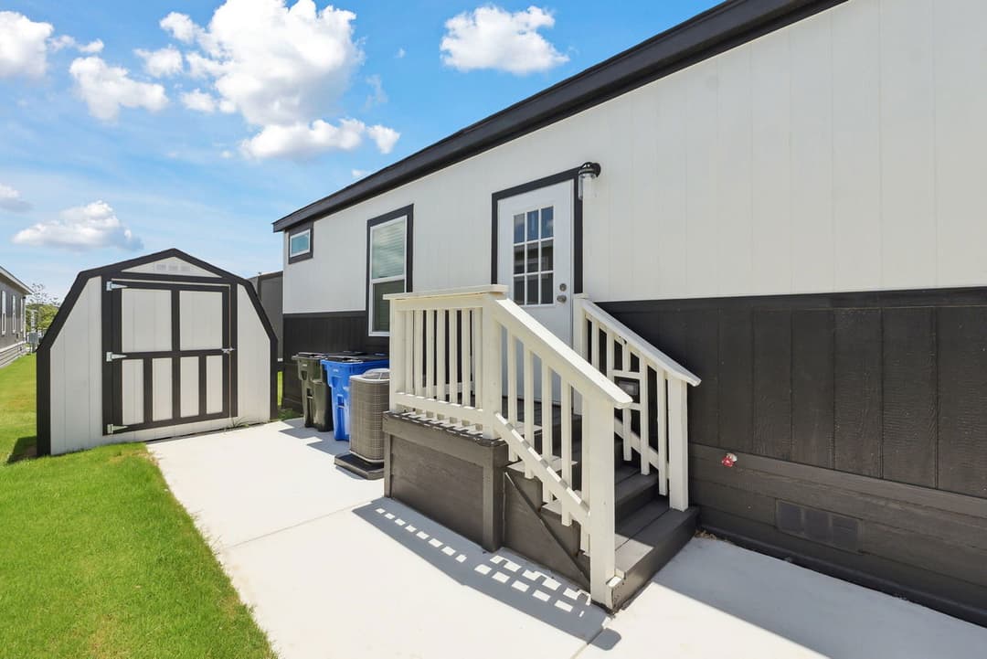 Innovation 1868h exterior home features