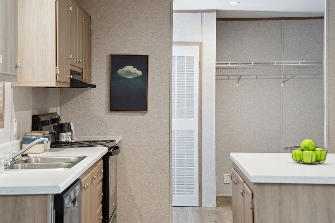 Prime pinnacle 135 kitchen home features