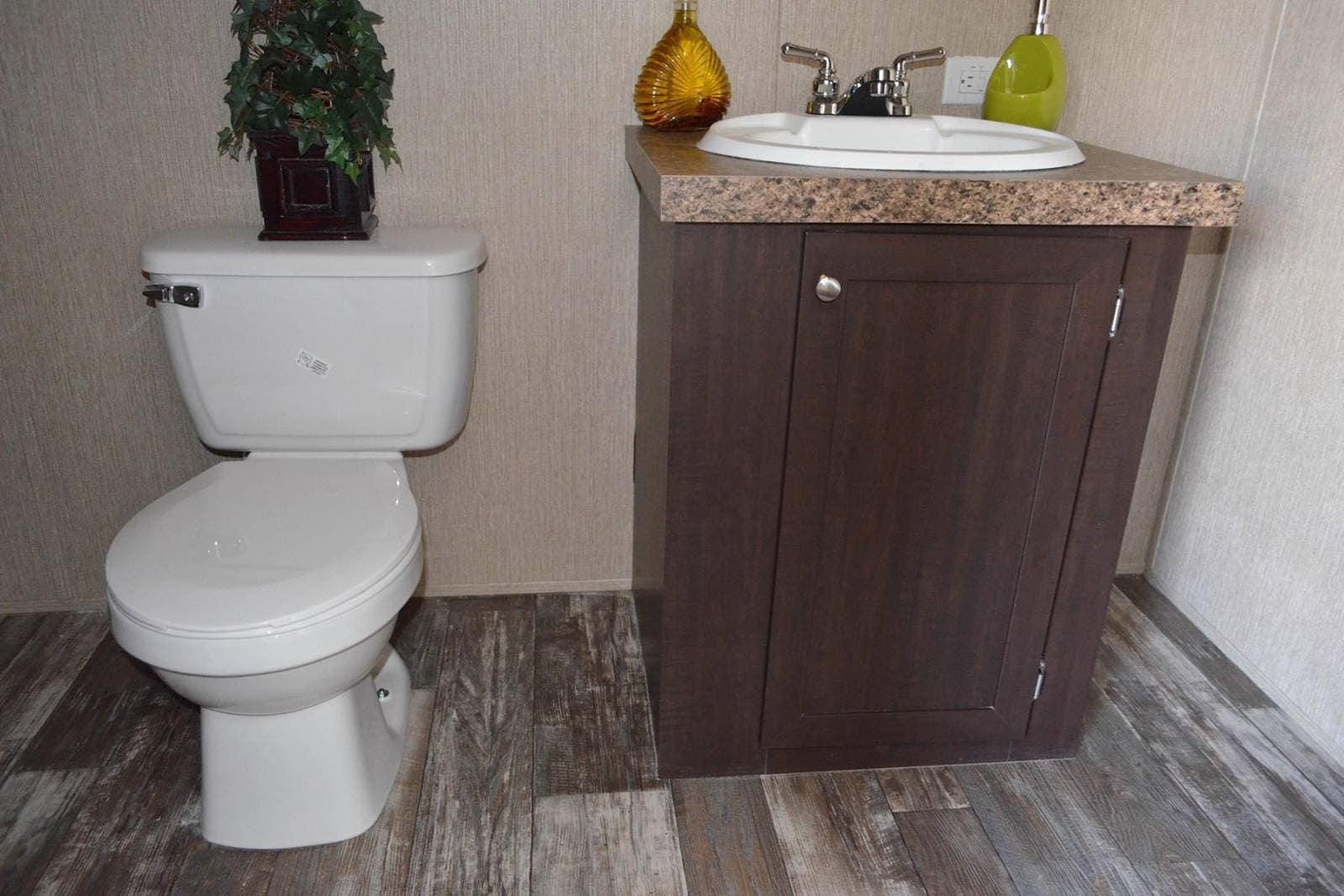 Rm1668a bathroom home features