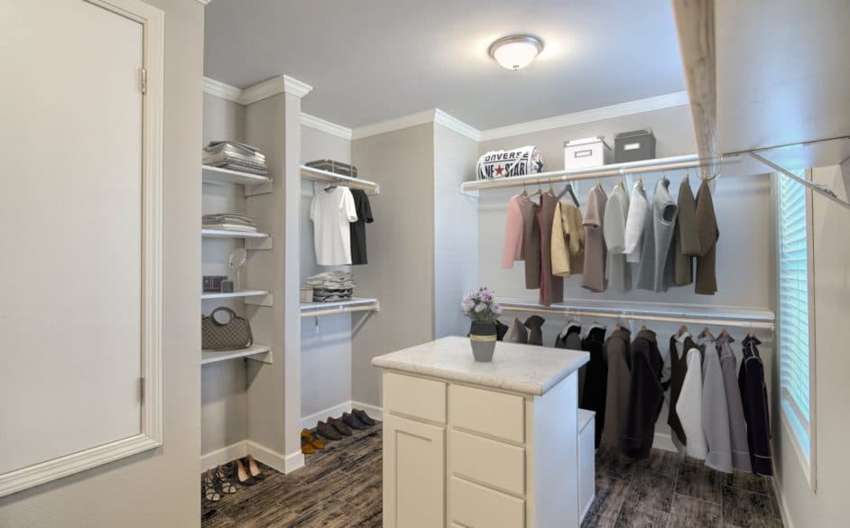 Comfort 5176 bedroom home features