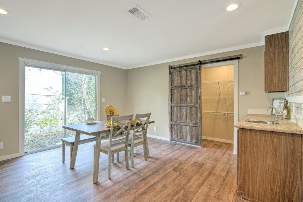 Bella 9876 interior home features