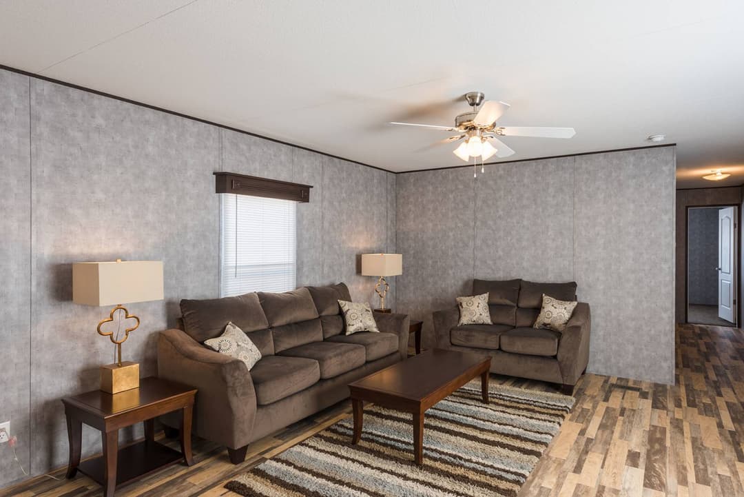 Cs1676a interior home features