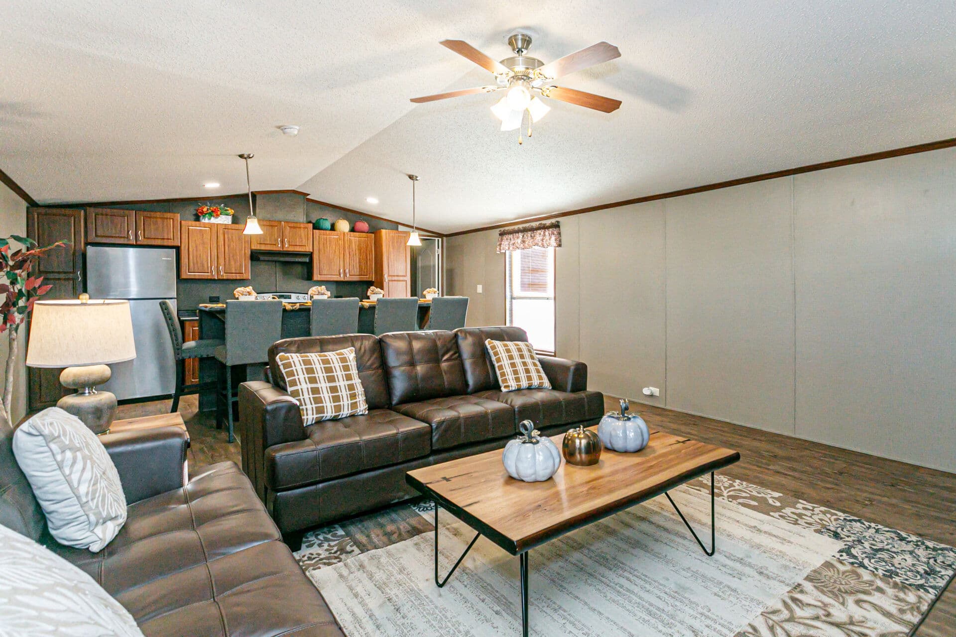 Classic c-1872-32a interior home features