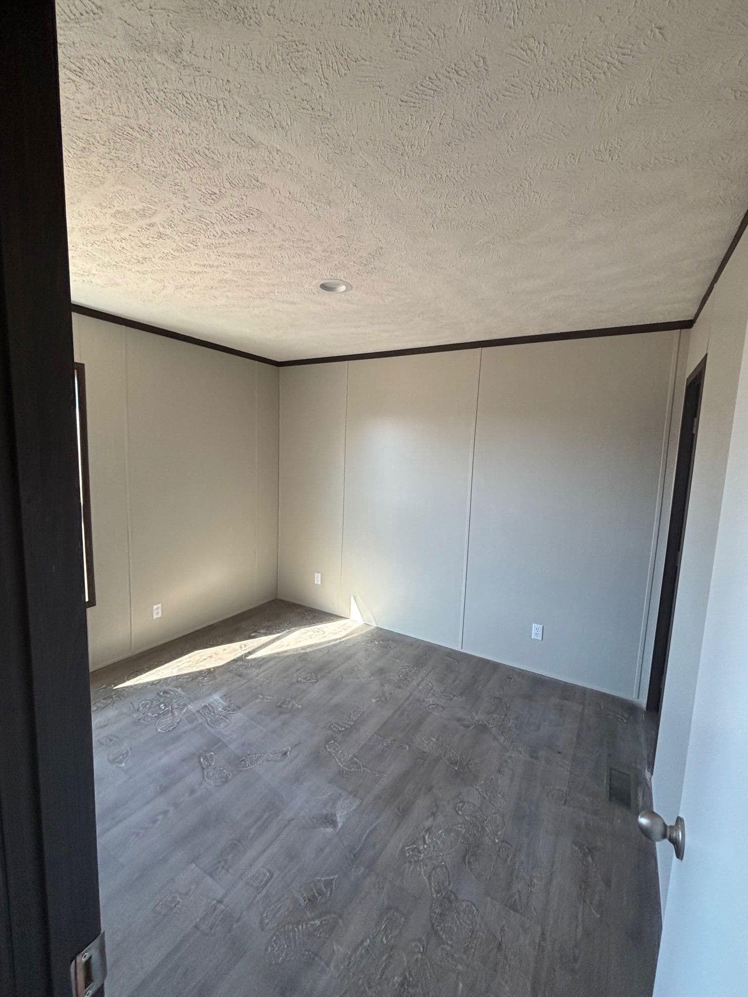 Balance (clearance) interior home features