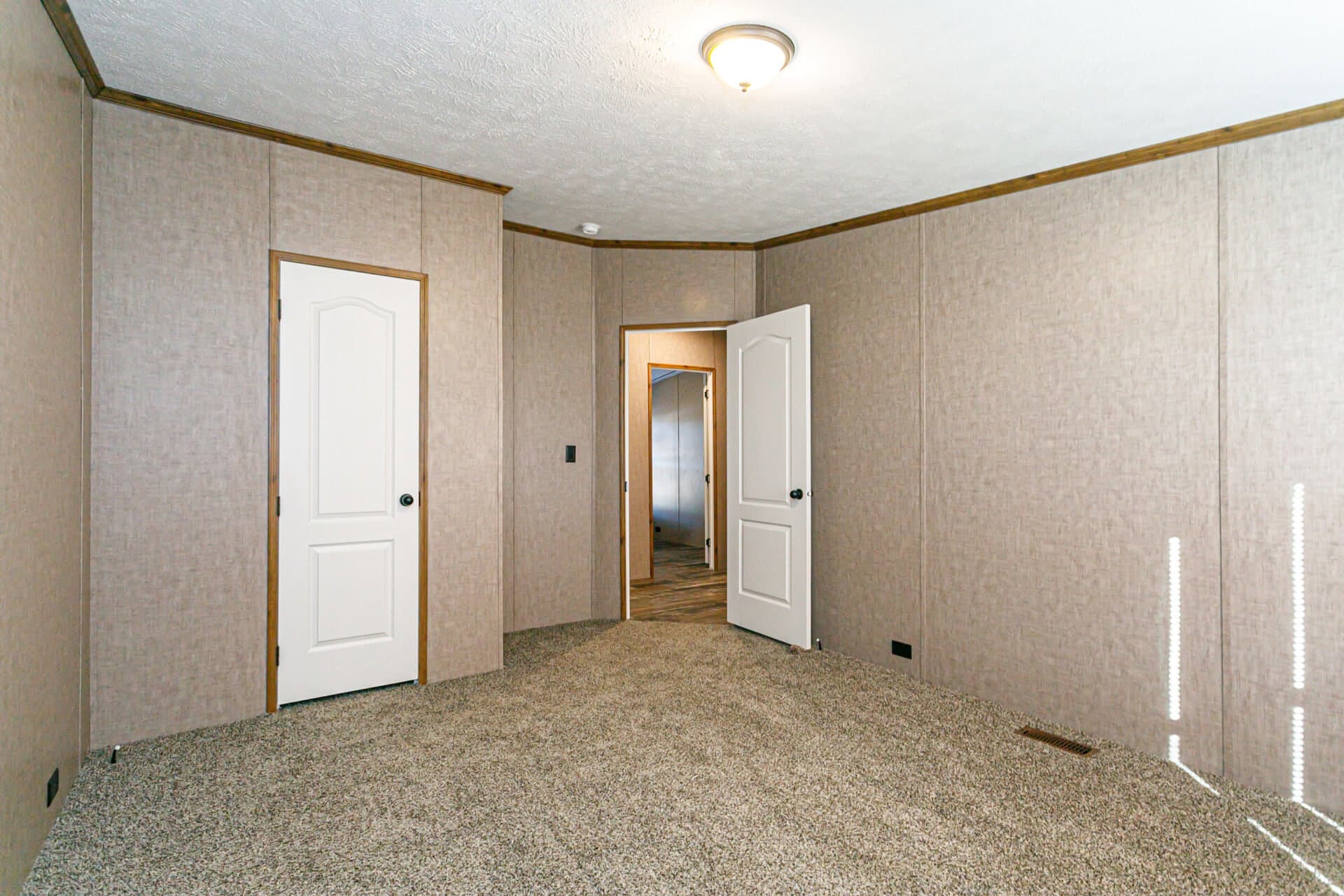 Classic c-3264-32c bedroom home features