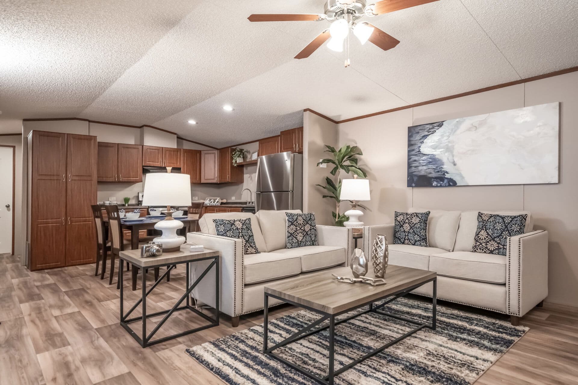 Classic c-1664-32c interior home features