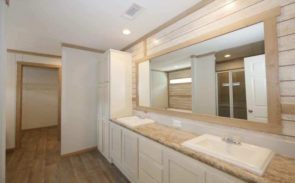 Wranglers retreat t70p bathroom home features