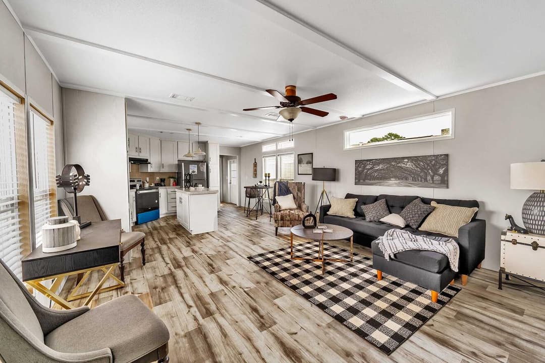 Pinnacle 16763l interior home features