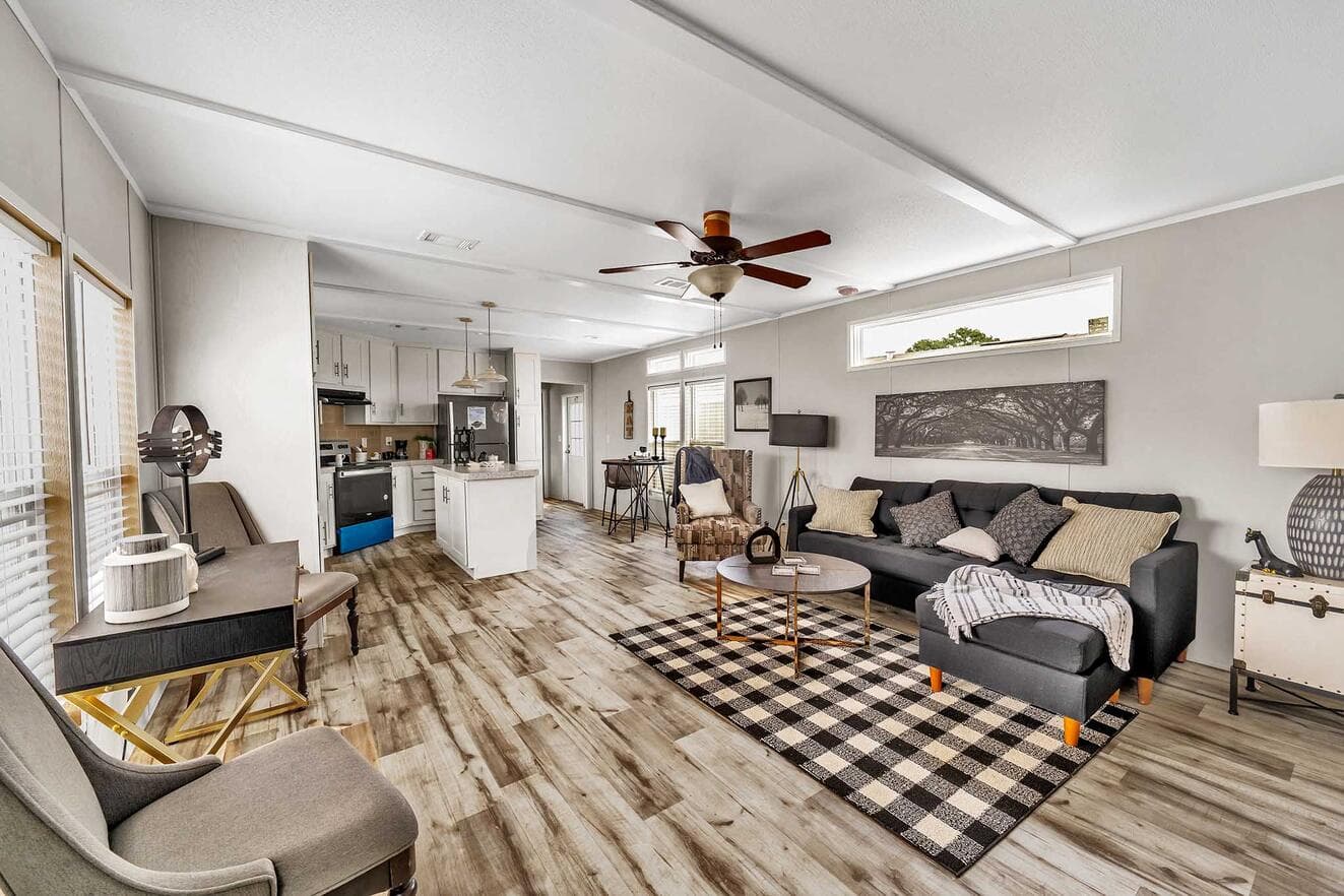 Pinnacle 16763l interior home features