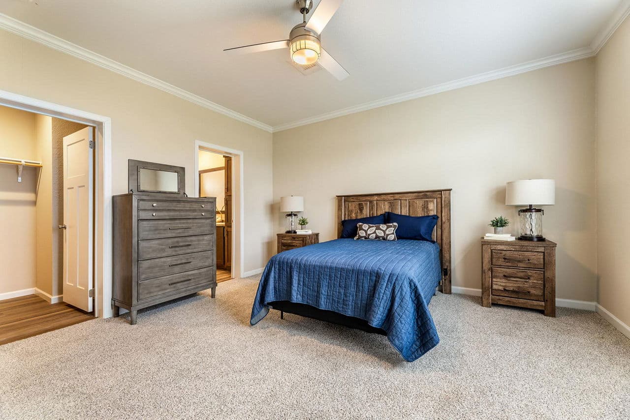 Innovation 3260c bedroom home features