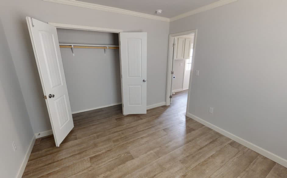 Radiant d46dp8 bedroom home features