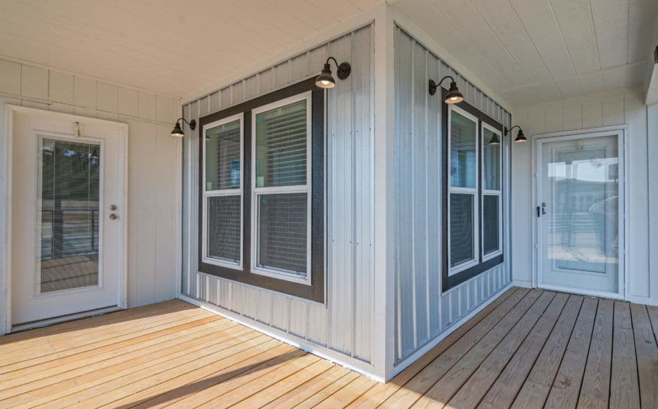 Pearl 6380 exterior home features