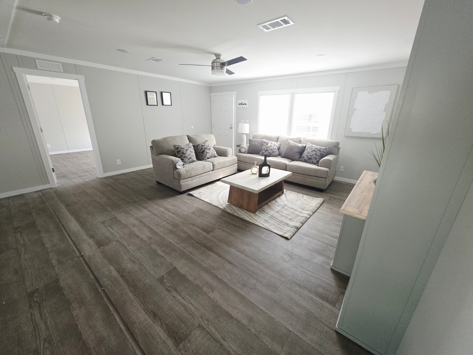 Scorpio 9469 interior home features