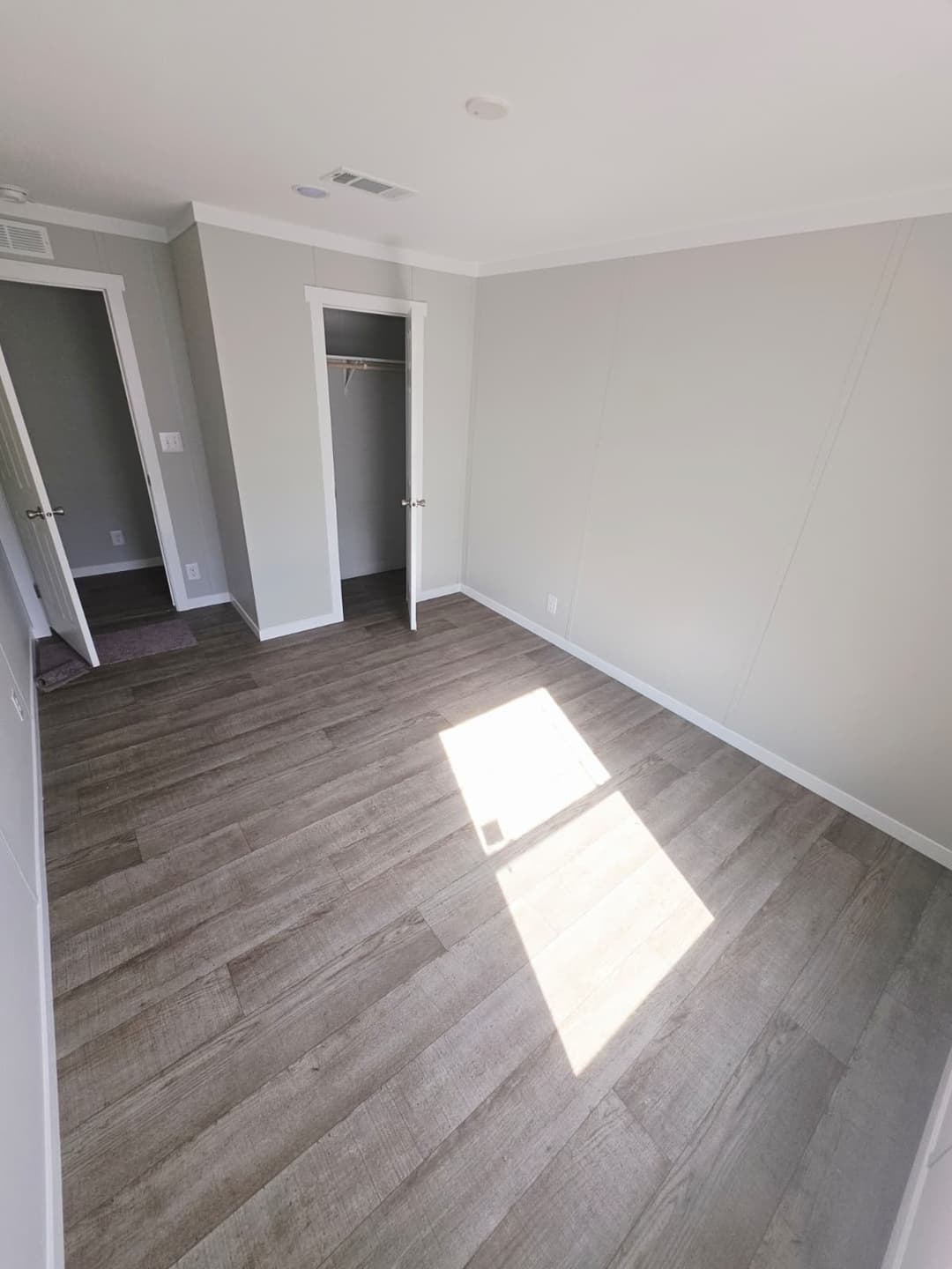 Scorpio 9469 interior home features