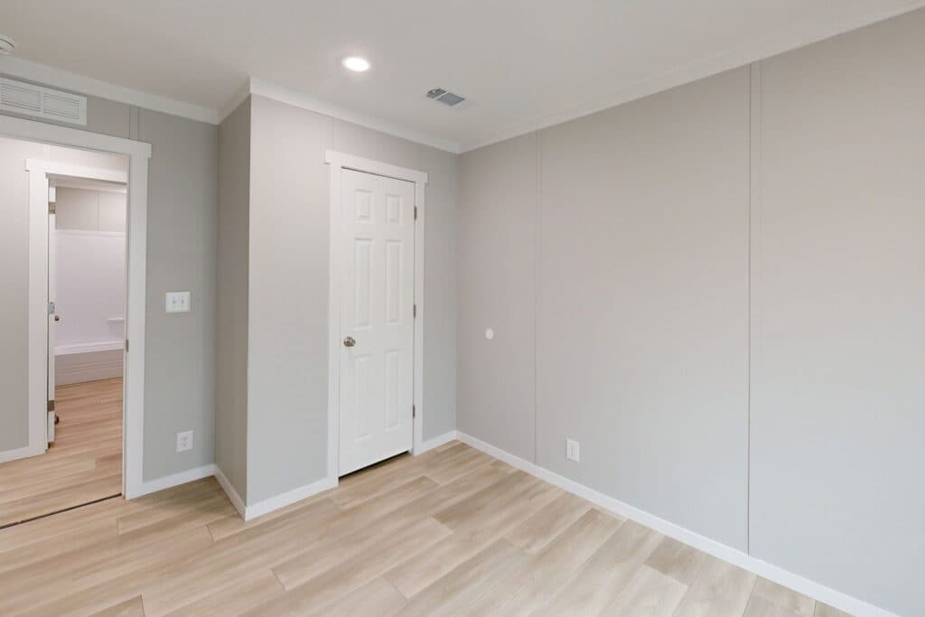 Cousteau 7652 bedroom home features