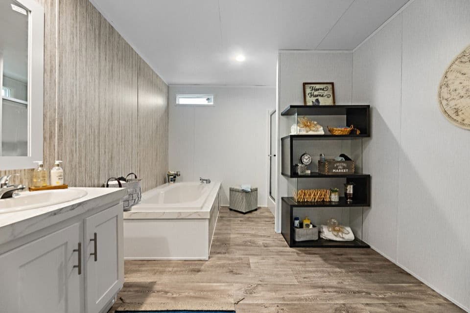 Pinnacle 32523p bathroom home features