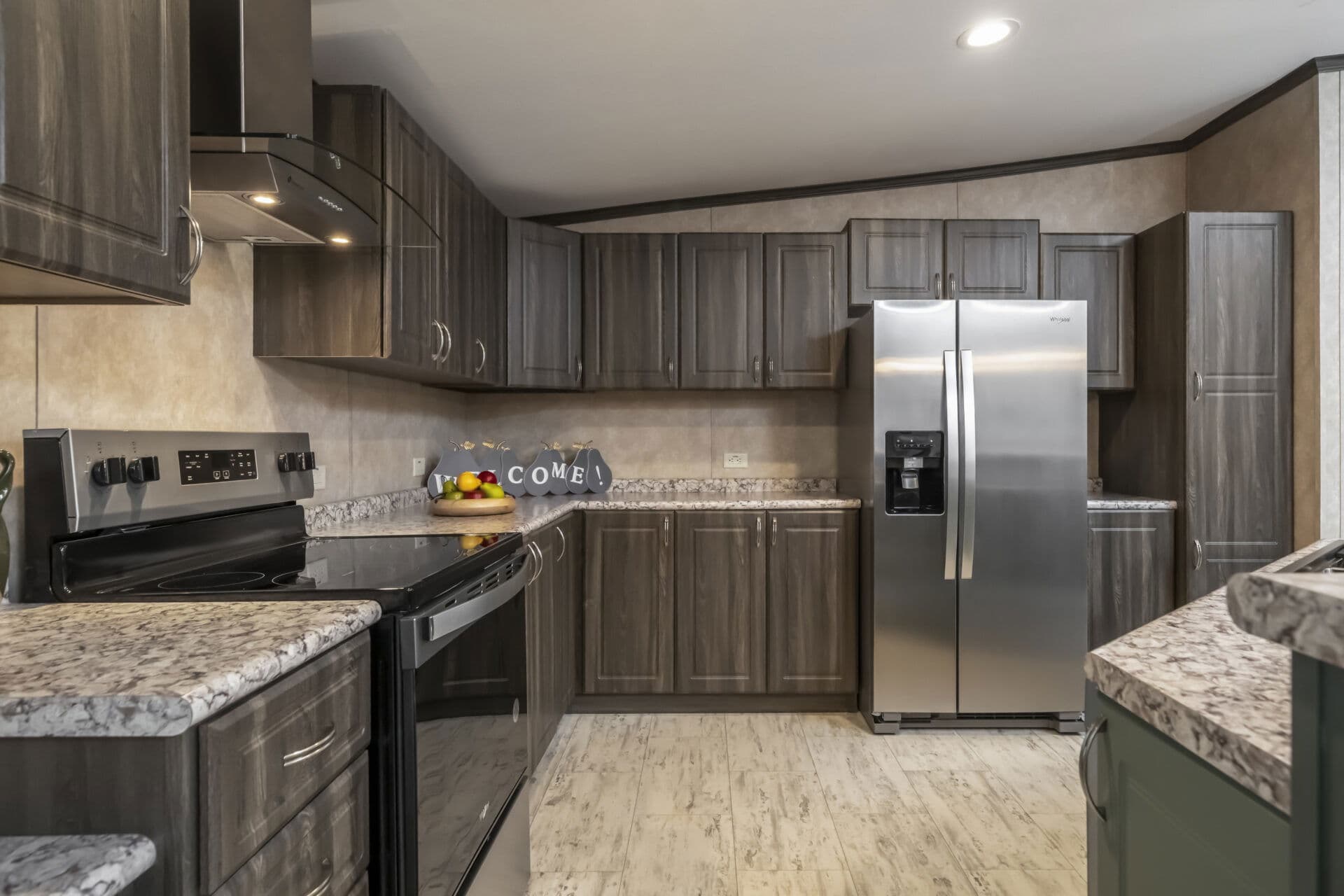 Classic c-3256-42b kitchen home features