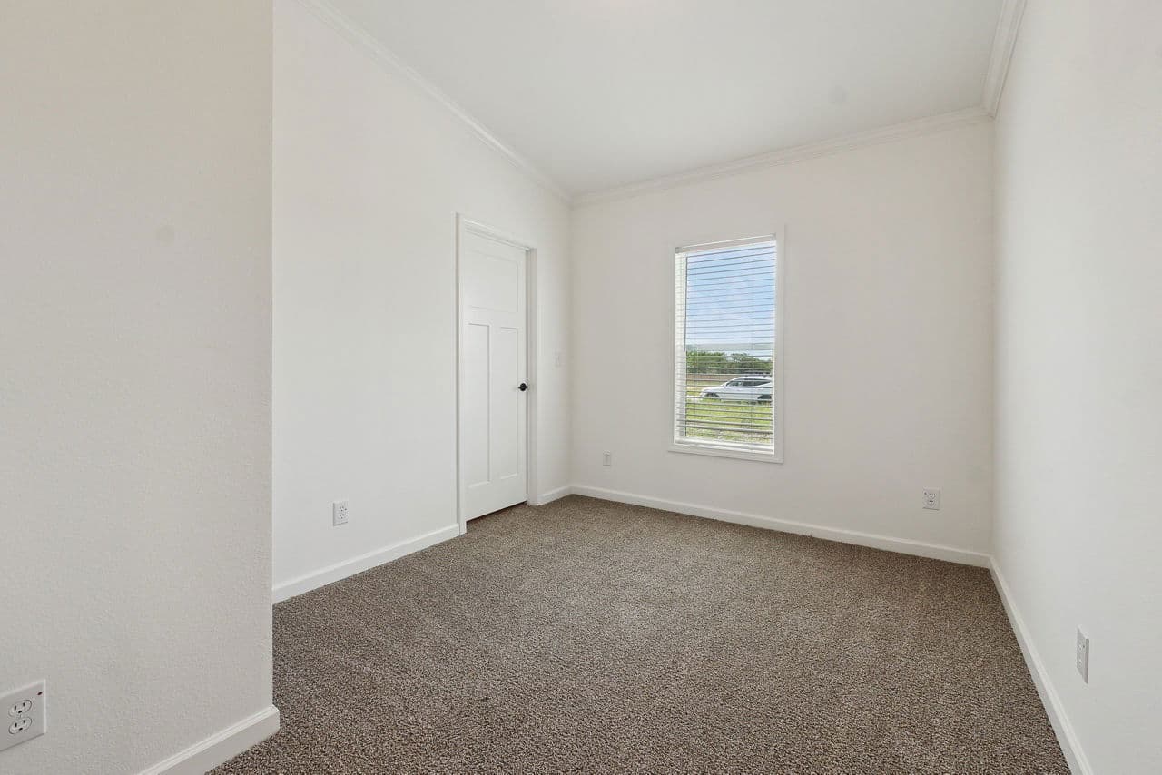 Innovation 1868h bedroom home features