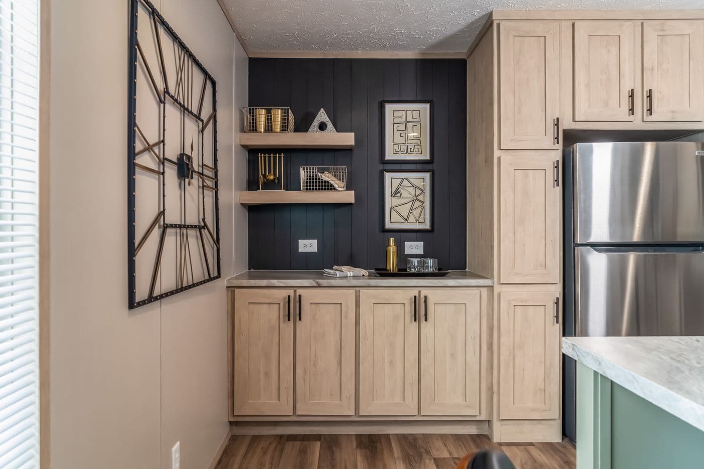 Rainier kitchen home features