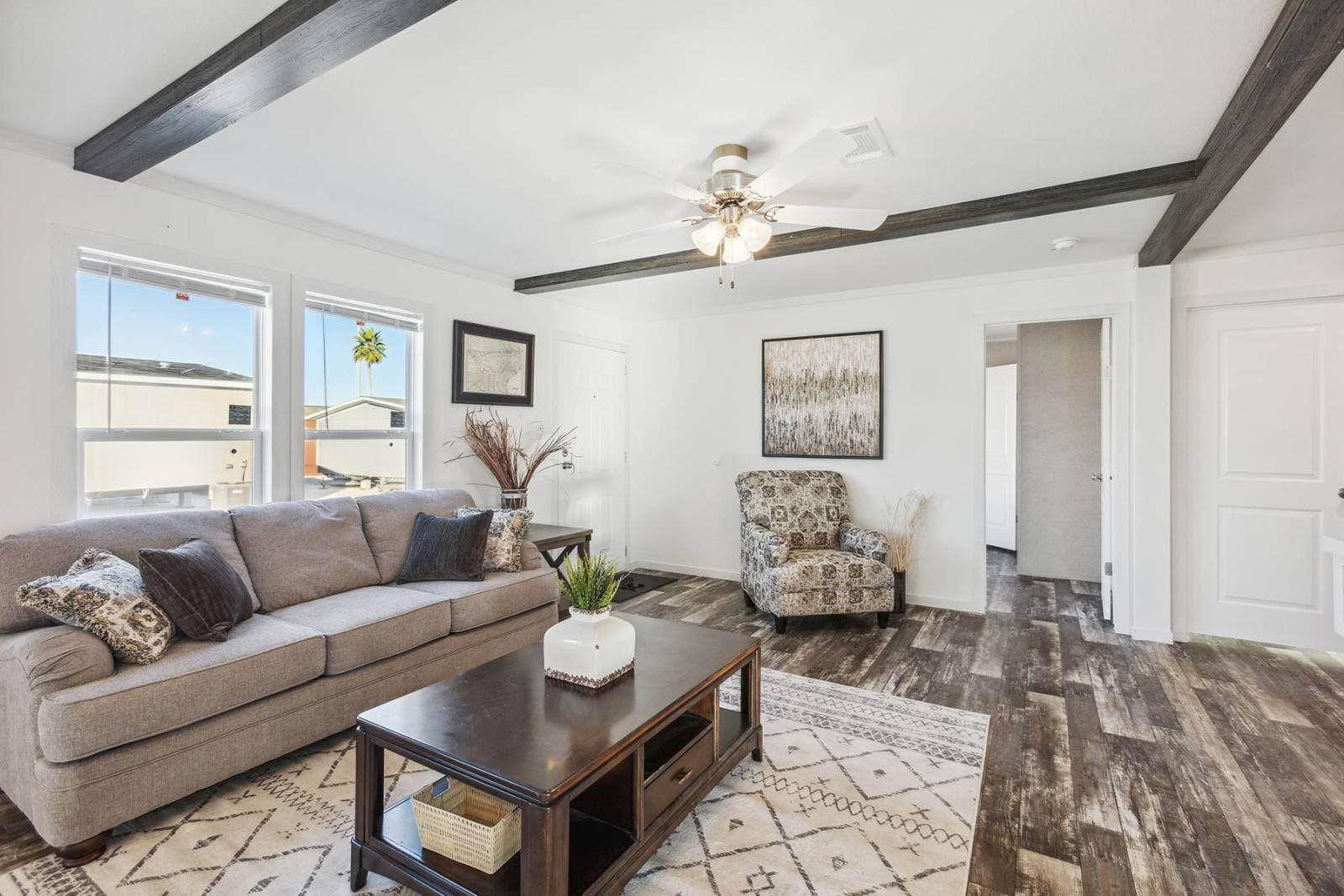 Rm2848h interior home features