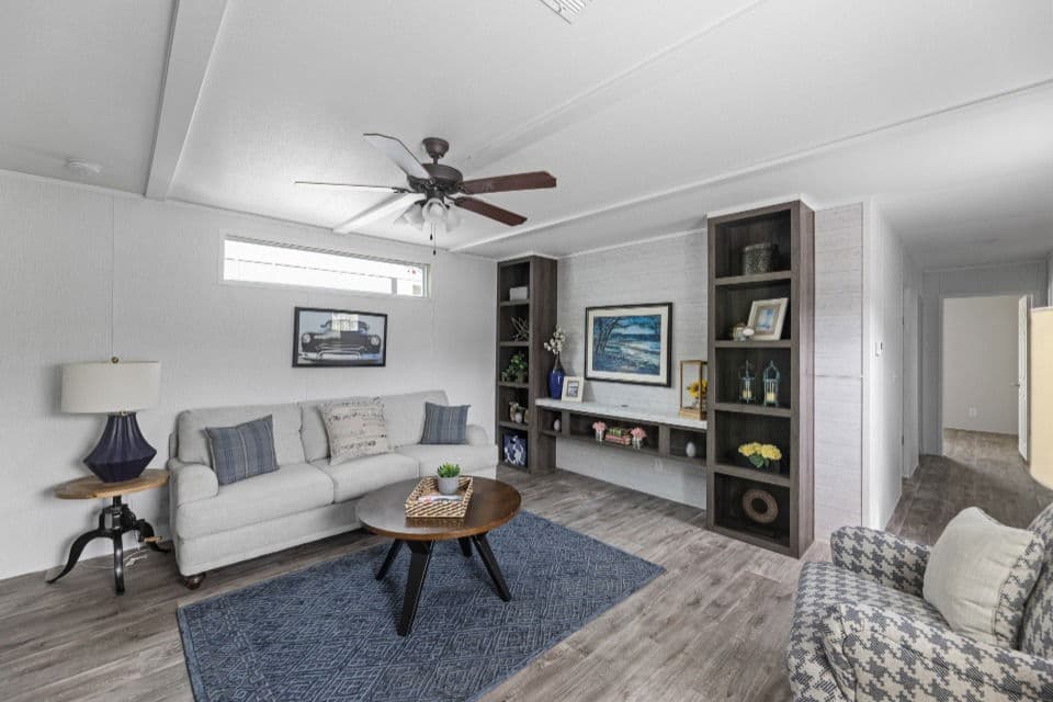 Pinnacle 16763p interior home features