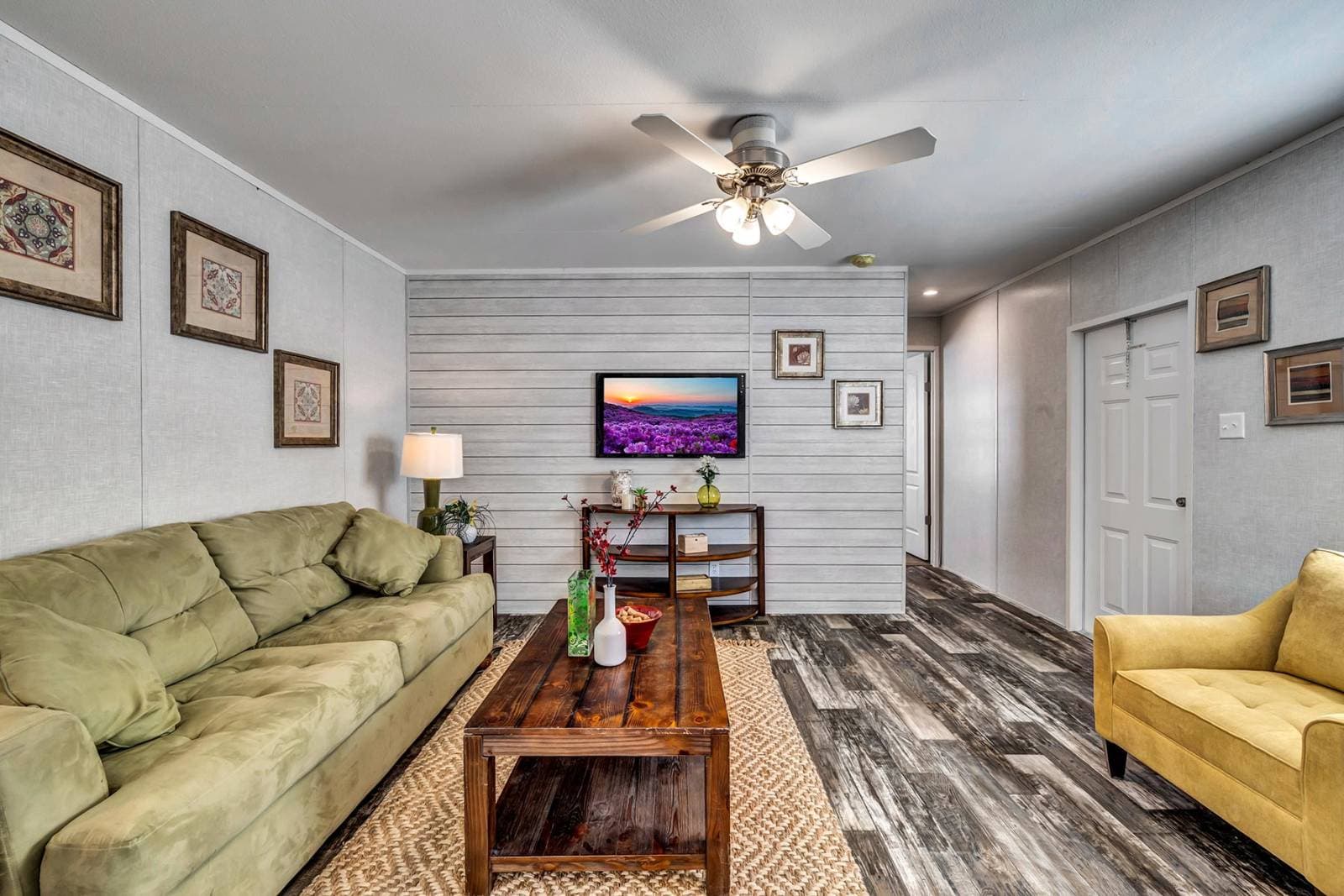 Redman 1656a interior home features