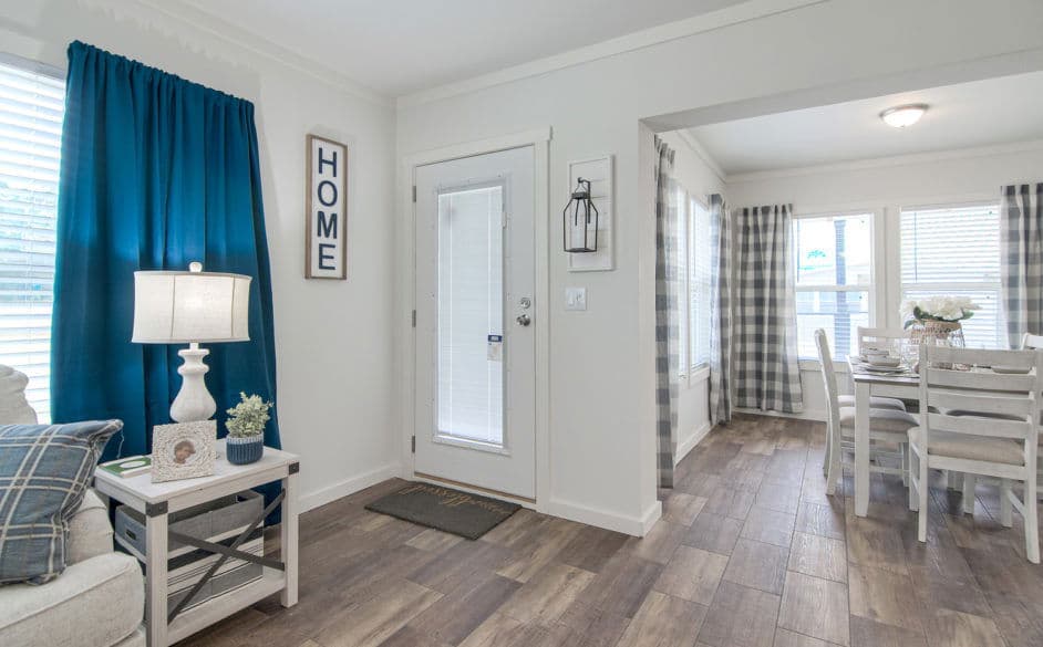 Pearl 6380 interior home features