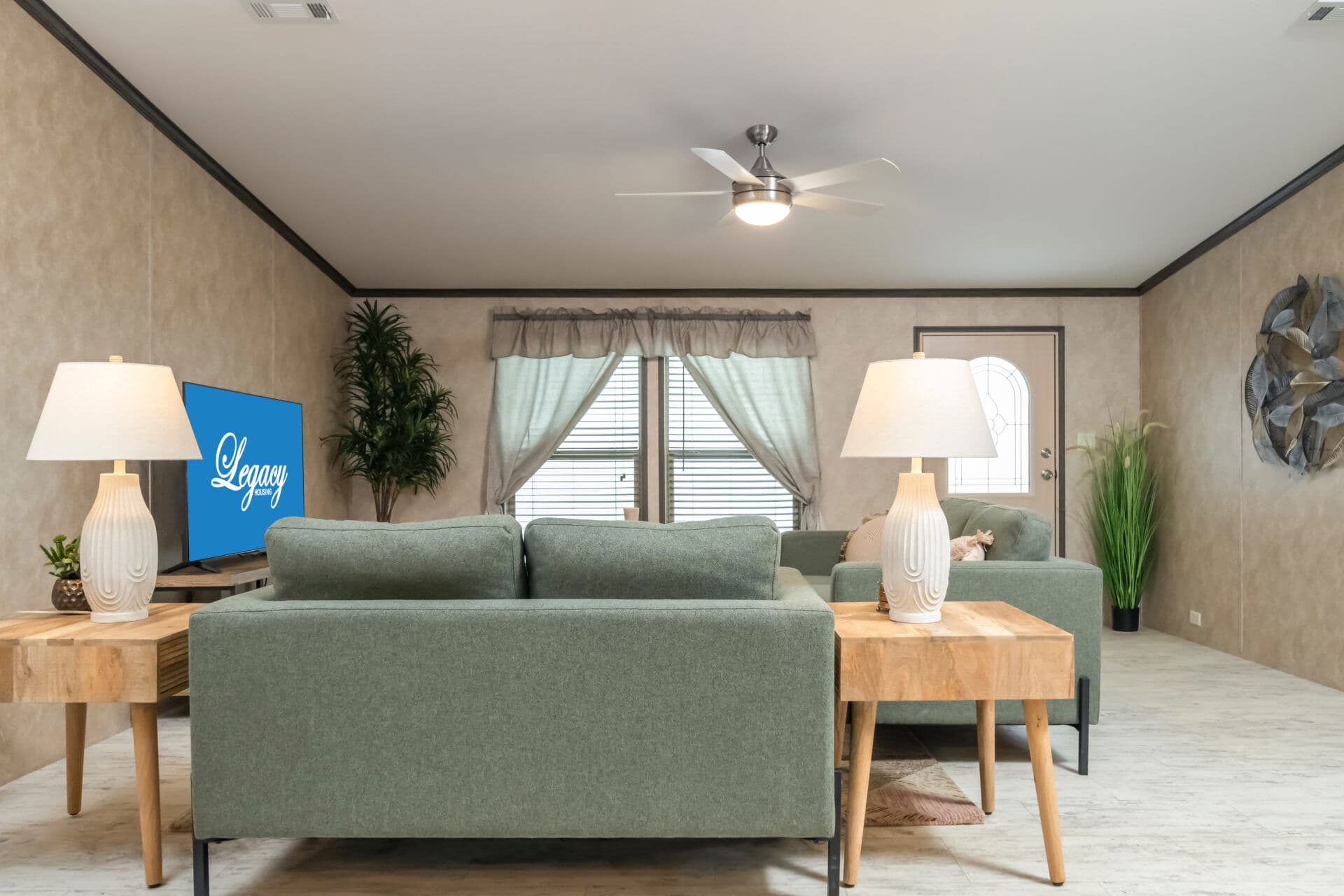 Classic c-3256-42b interior home features