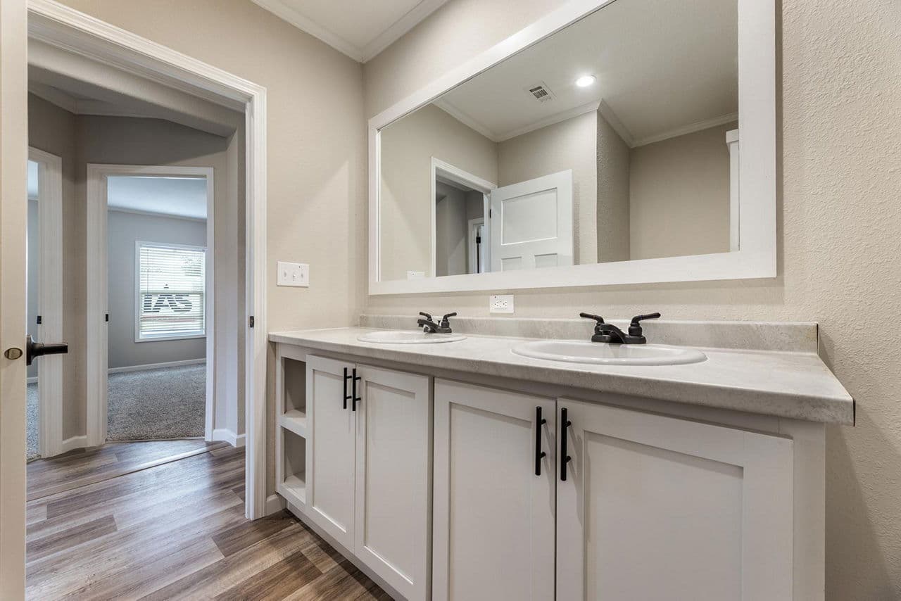 Innovation 3256h bathroom home features