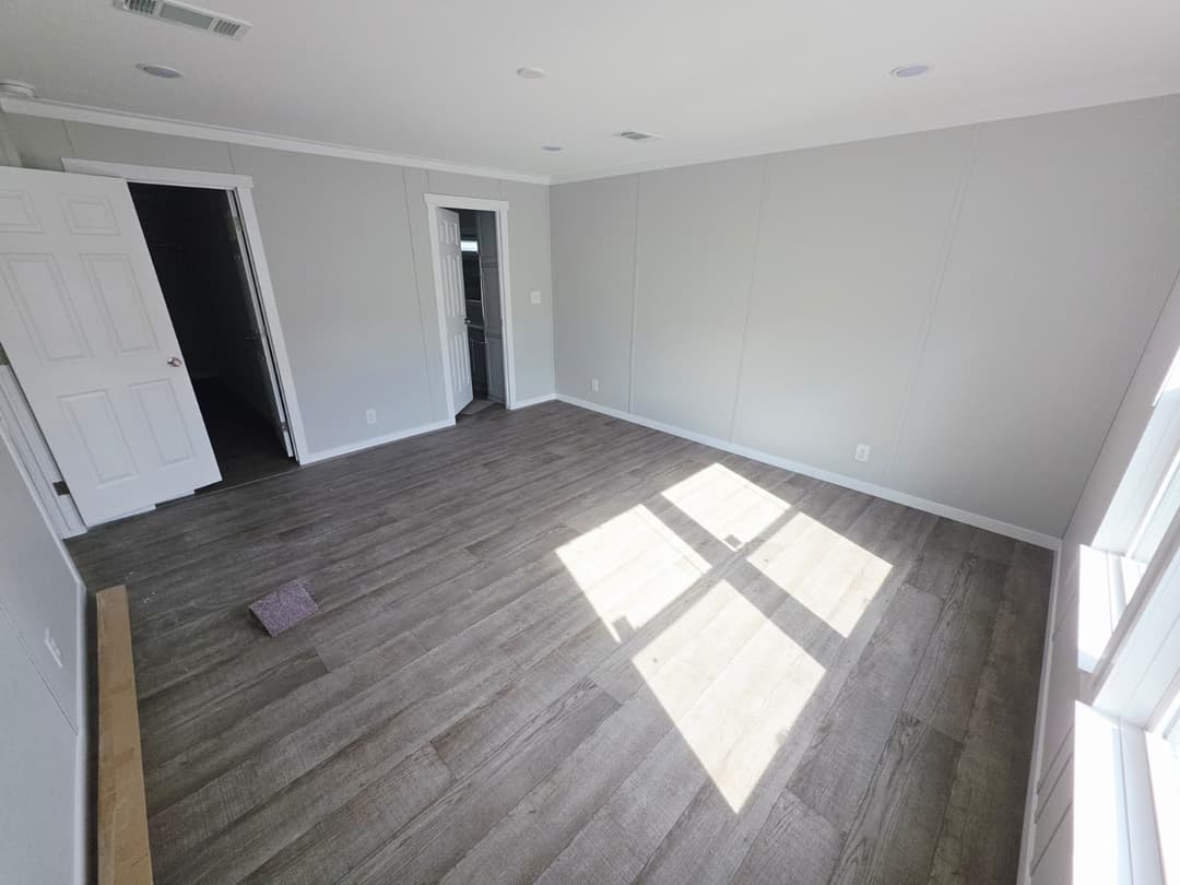 Scorpio 9469 interior home features