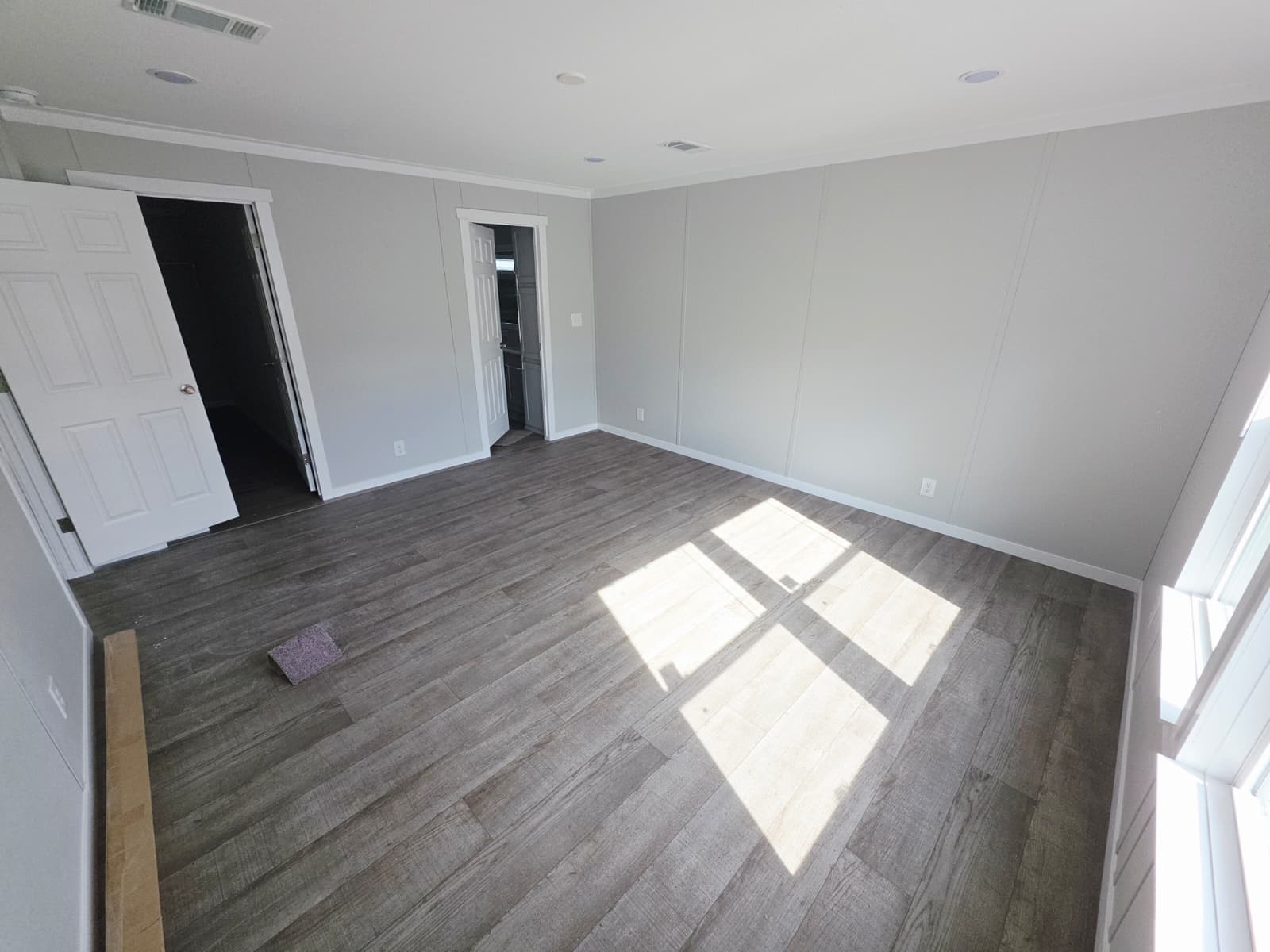 Scorpio 9469 interior home features