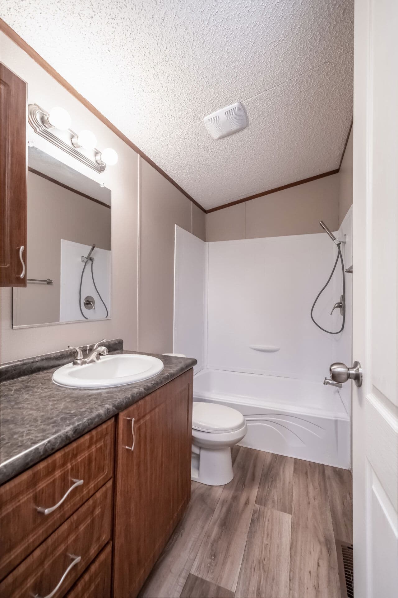 Classic c-1664-32c bathroom home features