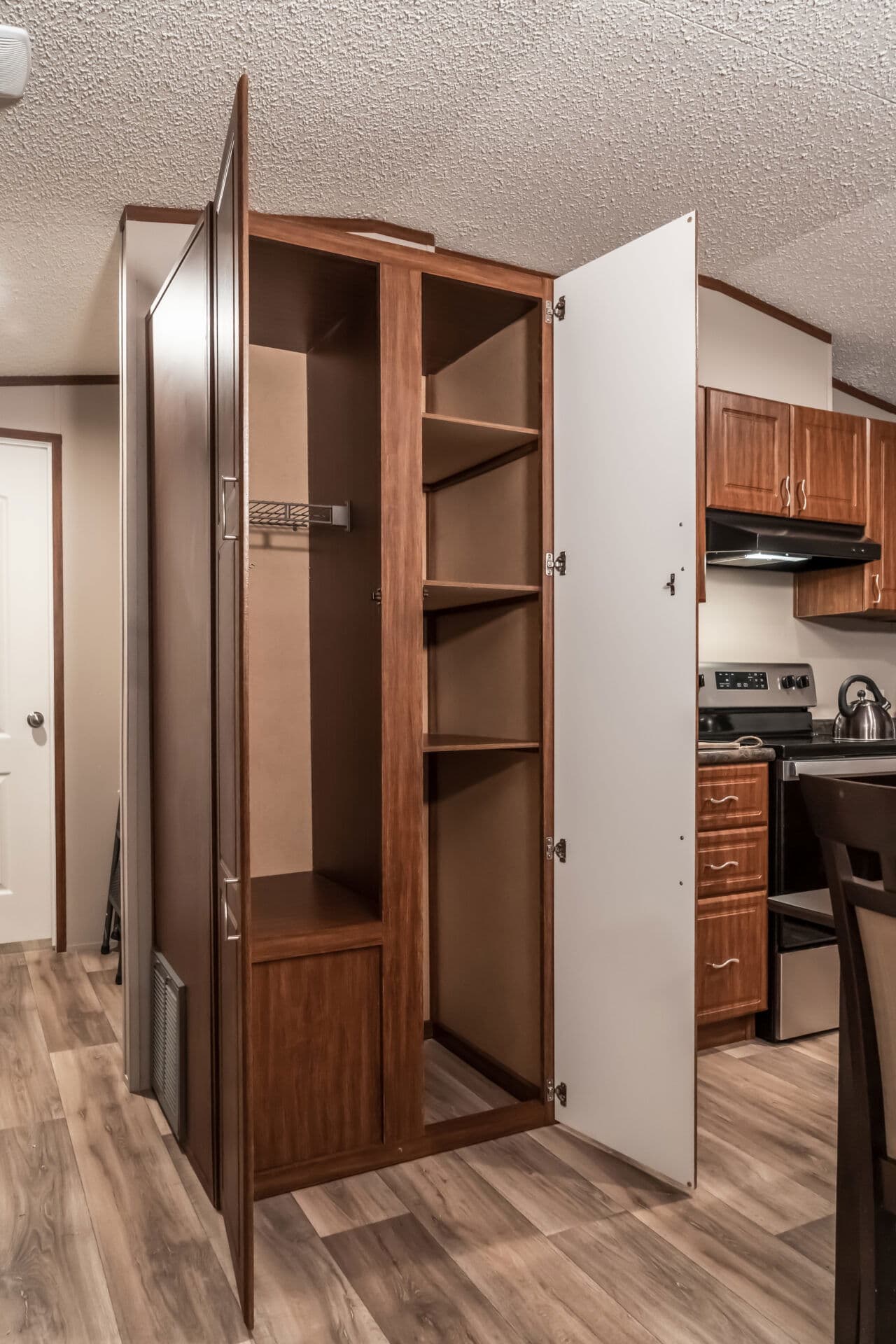 Classic c-1664-32c interior home features